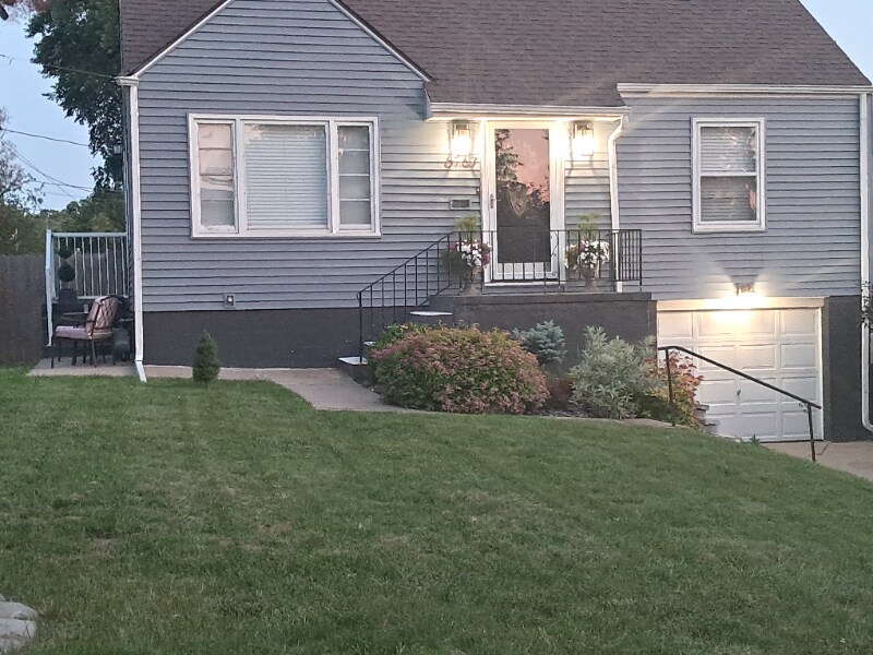 Foto principal - 6767 Manderson St