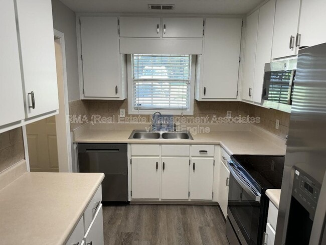 Building Photo - 43-92 92 Pl