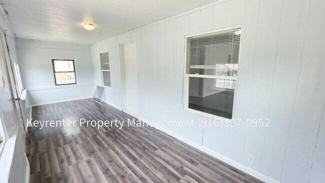 Building Photo - 5115 Woodland Ave