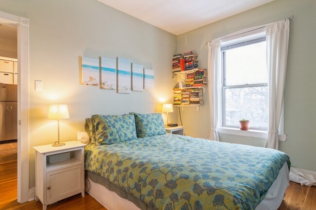 Primary Bedroom - 2314 W Byron St