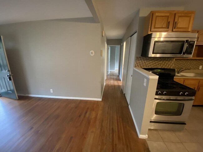 Building Photo - 1711 Monterey Ct