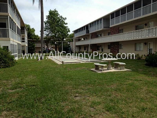 Foto del edificio - 3755 S School Ave