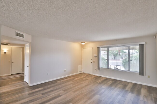 Building Photo - 12518 W Skyview Dr