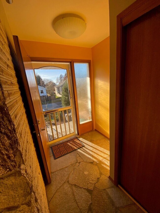 Foto del edificio - Gorgeous Mid Century Modern 3 bed, 1.5 bat...