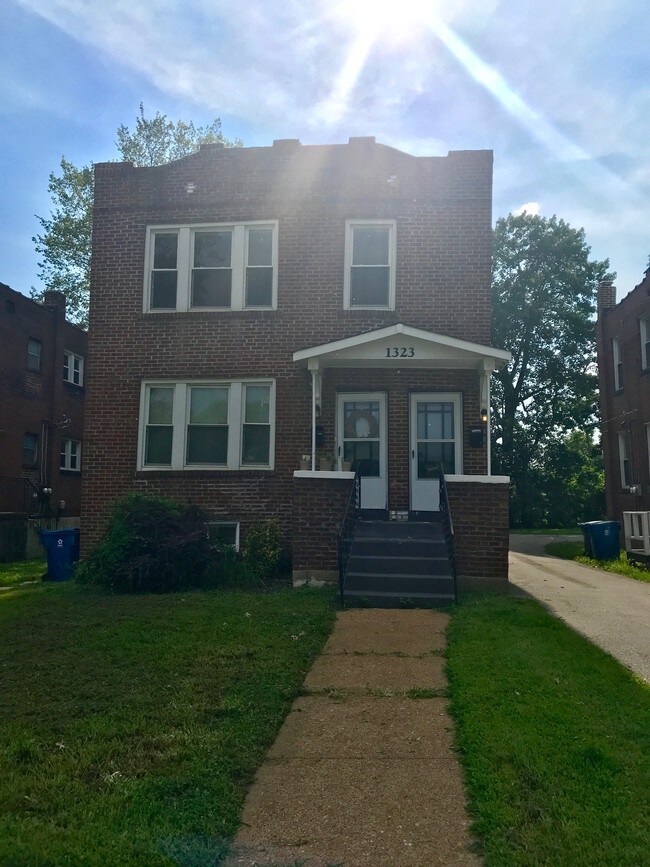 Foto del edificio - 1323 Woodland Dr
