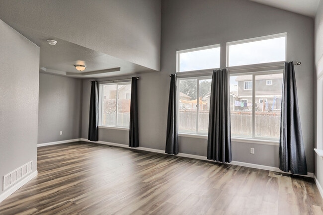 Foto del edificio - 438 Heritage Ln