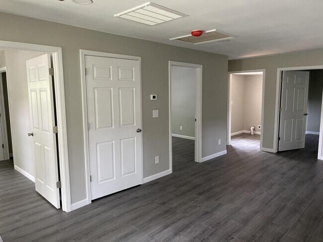 Building Photo - 246 Hilltop Ave SW