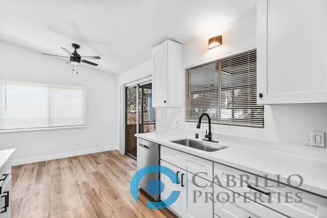 Foto del edificio - 3182 Central Ave