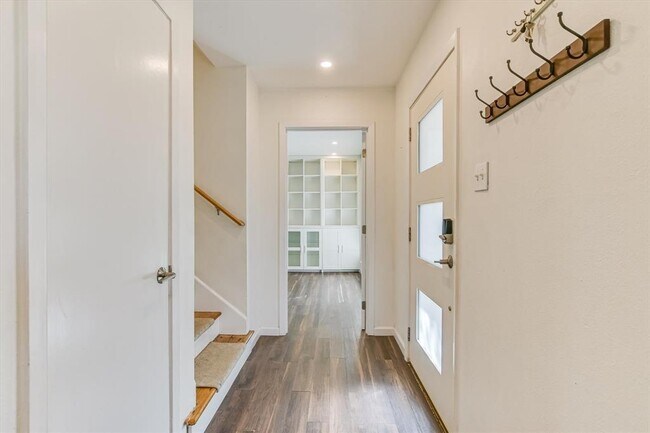 Foto del edificio - 7105 Meadowood Dr