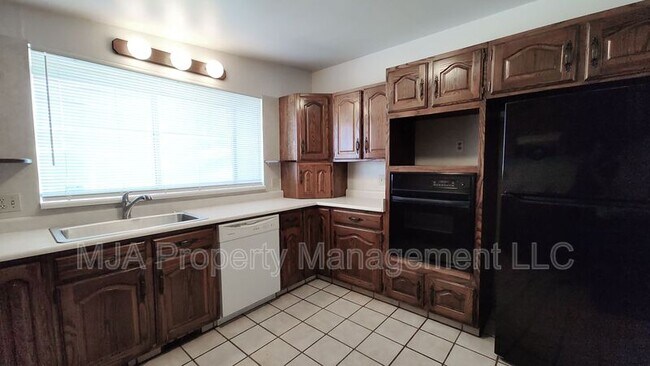 Building Photo - 3880 S 2520 W