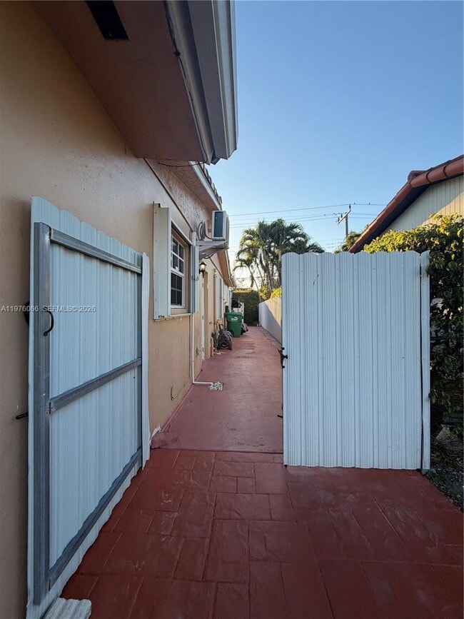 Building Photo - 2620 SW 92nd Pl