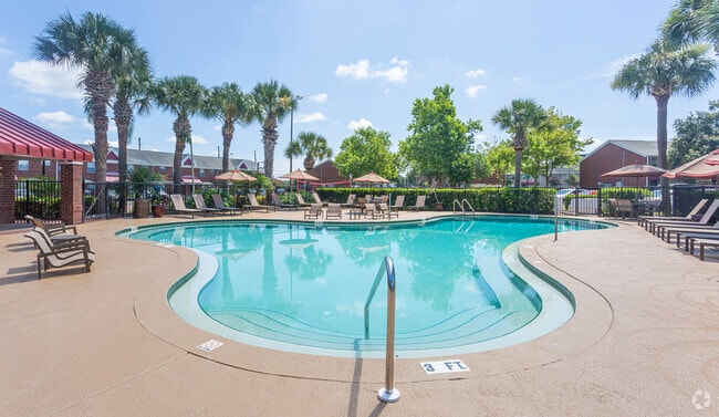 Pool - Campus Crossings on Alafaya Apartments