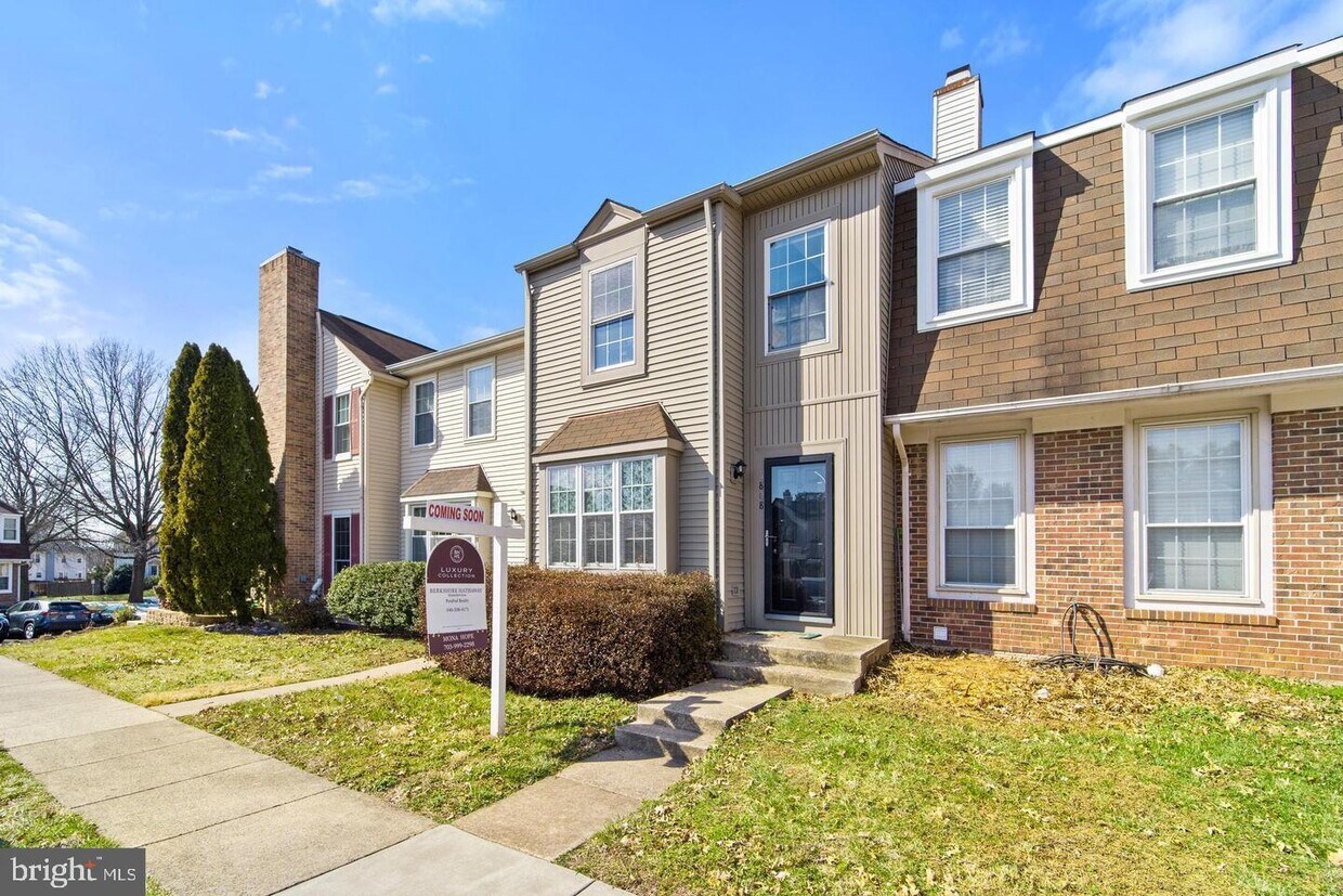 6808 Cottingham Ln, Centreville, VA 20121 Townhome Rentals in