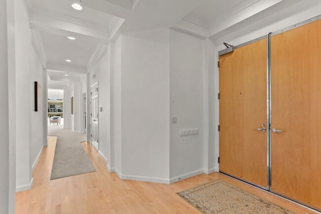 Building Photo - 602 5th St