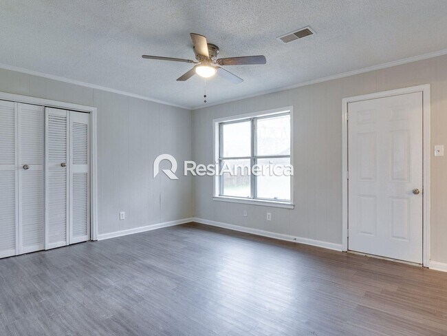 Foto del edificio - -Fully renovated 3 bedroom, 1.5 bathroom h...