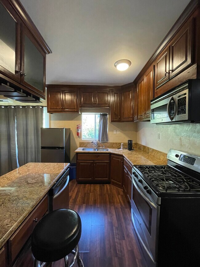 Building Photo - 1708 N Gramercy Pl