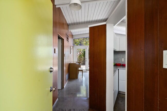 Foto del edificio - 12400 Deerbrook Ln