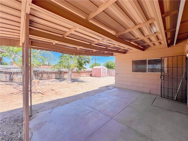 Building Photo - 3008 Palm Springs Way