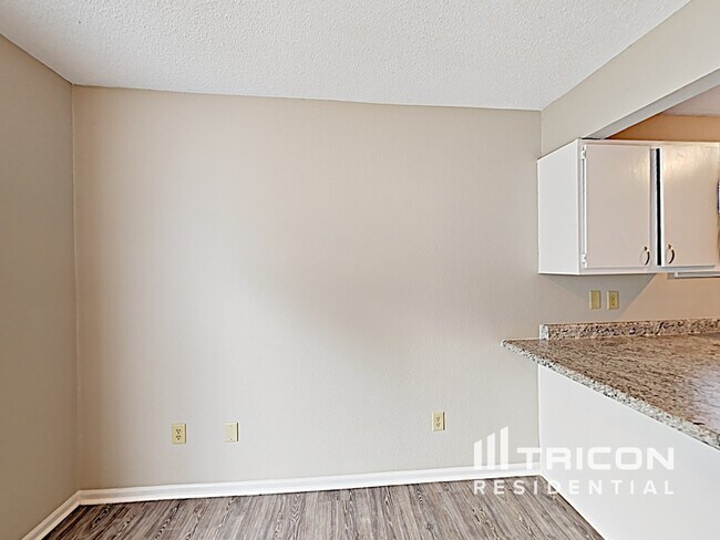 Foto del edificio - 6503 Townsend Way