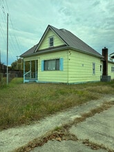 Building Photo - 552 Main St