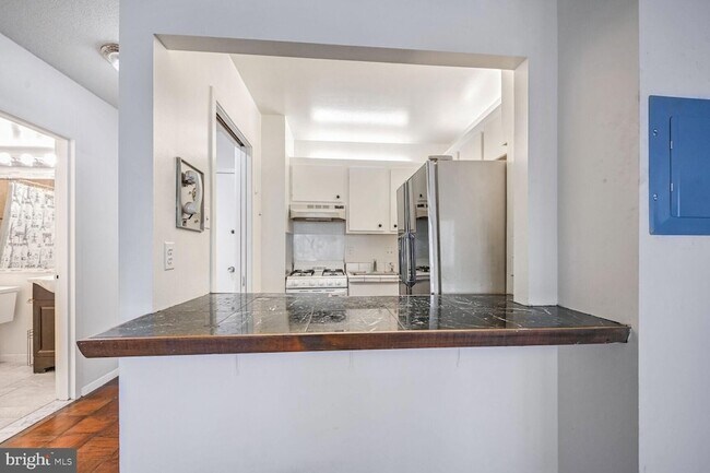 Foto del edificio - 5500 Friendship Blvd