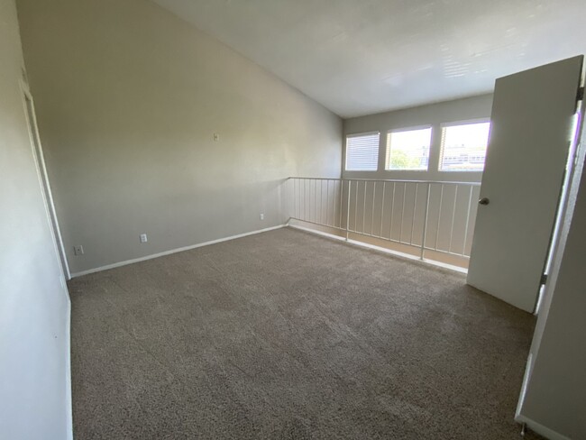 Building Photo - 5350 Dolphin Way