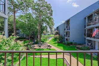 Building Photo - 12500 Melville Dr