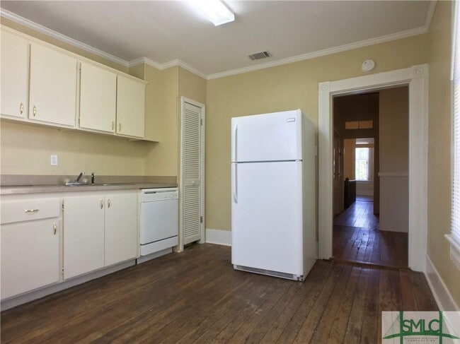 Building Photo - 407 E Park Ave