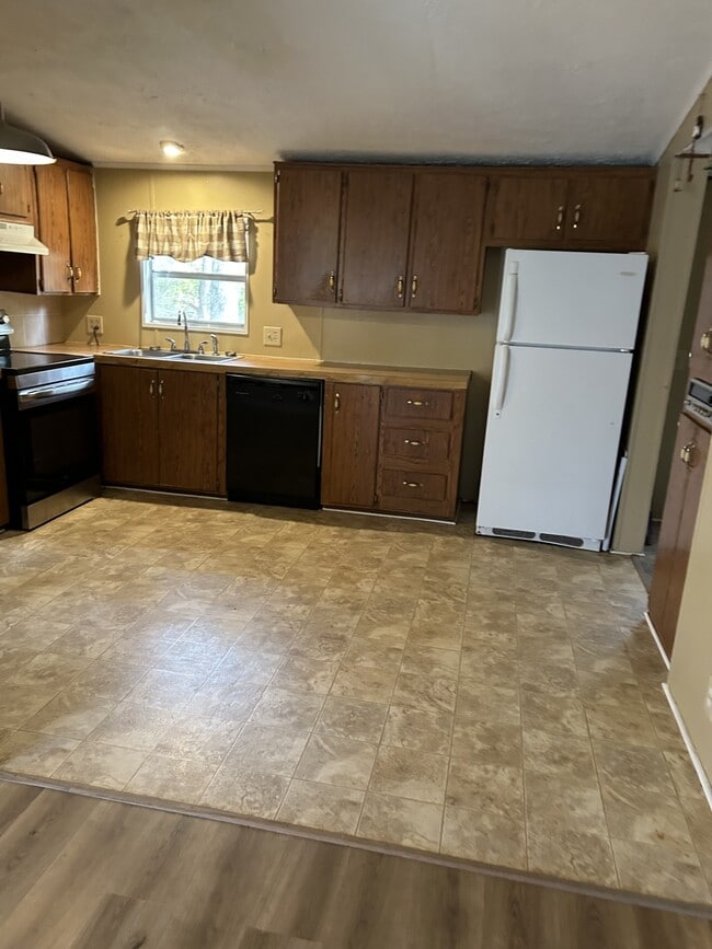 Foto del edificio - 4918 Harmony Grove Rd