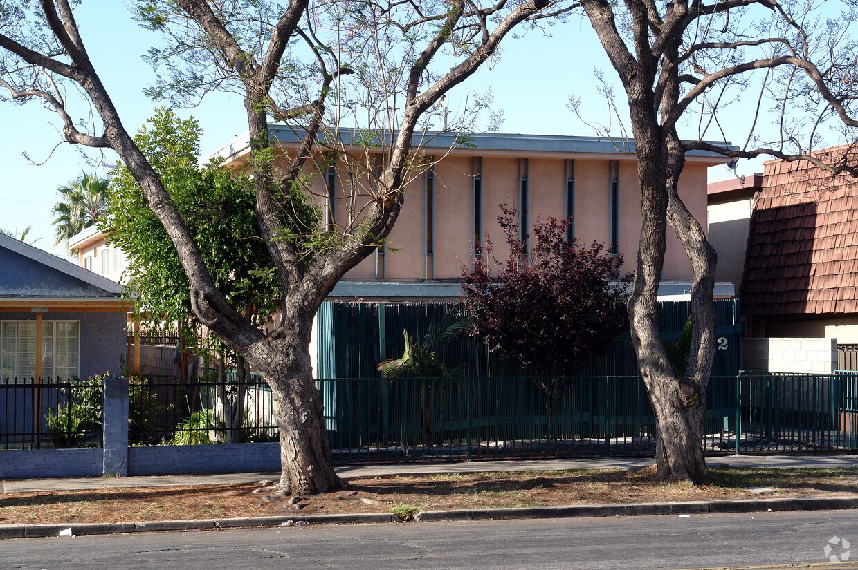 Building Photo - 542 Hyde Park Pl