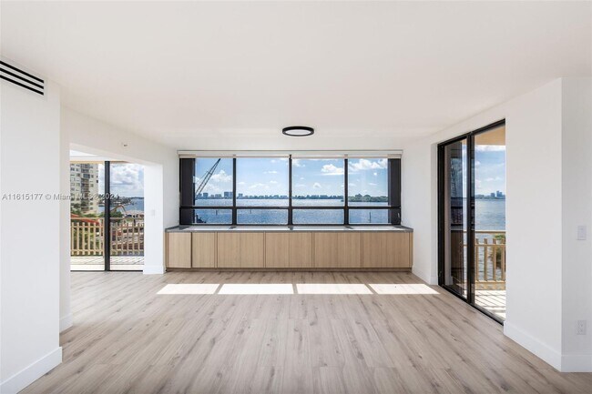 Building Photo - 11113 Biscayne Blvd
