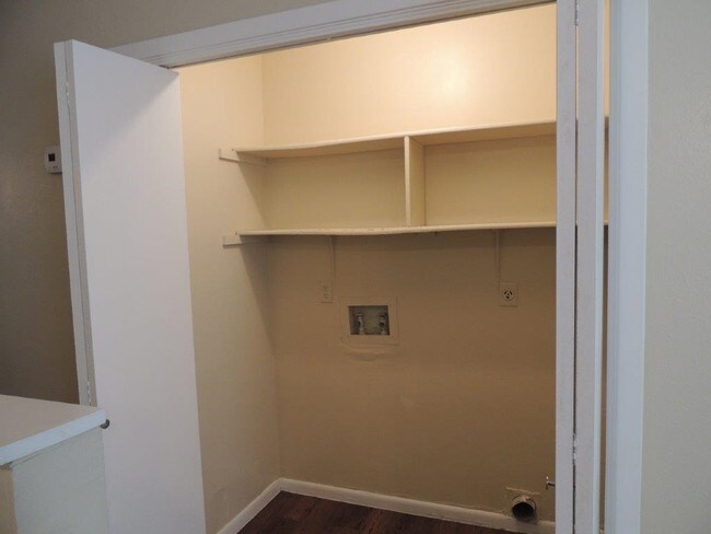 Building Photo - 810 San Pedro Dr