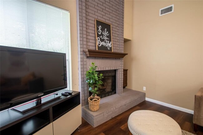 Building Photo - 2108 Warfield Way
