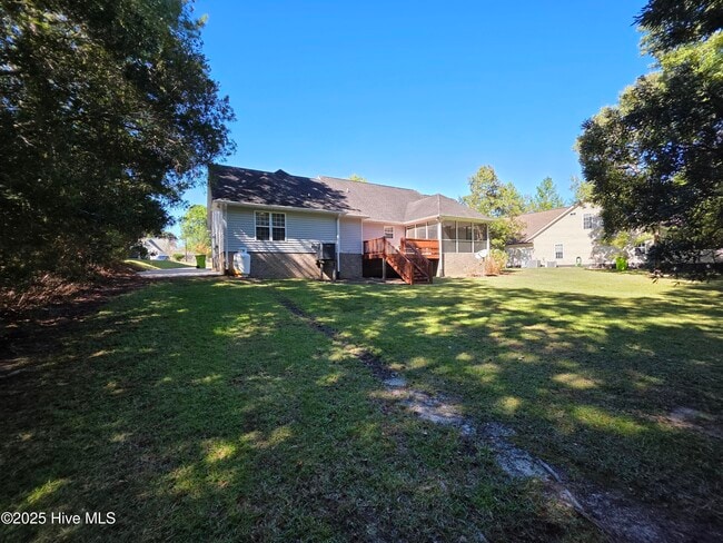 Building Photo - 345 Farina Dr