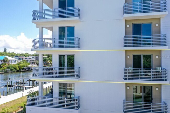 Building Photo - 1709 N Tamiami Trail