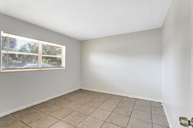 Building Photo - 318 E Dakin Ave. Unit #7  Kissimmee FL 34741