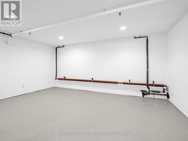 Building Photo - 221 Sterling Rd