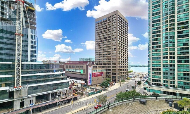 Building Photo - 16 Yonge St