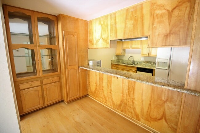 Building Photo - 6780 Friars Rd