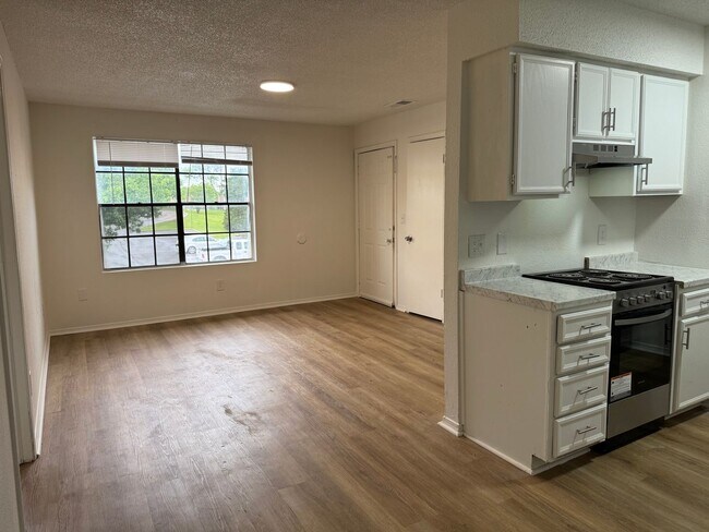 Building Photo - Ceader Ridge