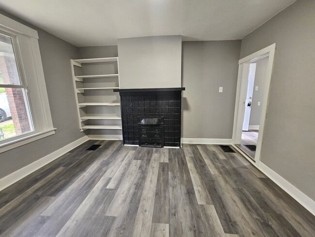 Building Photo - Fully updated 1 bedroom 1 bath apartment f...