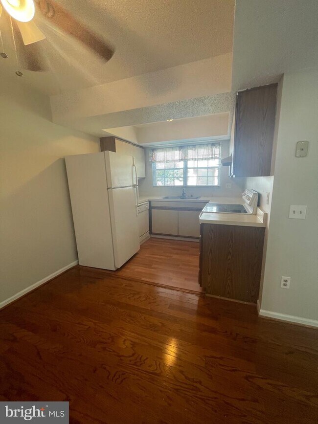 9320 Caspian Way Unit 101, Manassas, VA 20110 Room for Rent in
