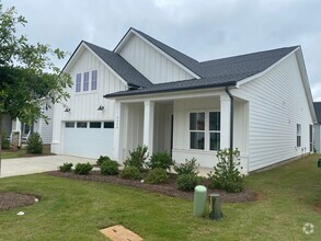 Building Photo - 8008 Brookbank Dr