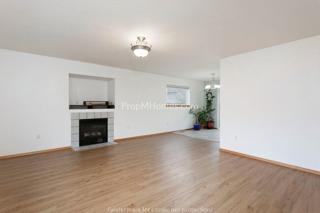 Building Photo - 1115 SW Ivory Loop