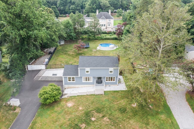 Building Photo - 11 Sagamore Dr