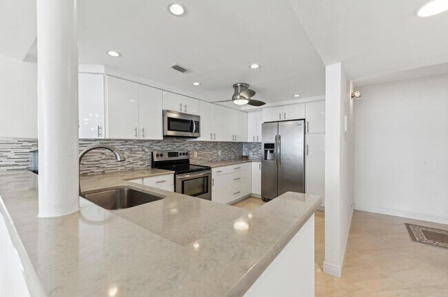 Foto del edificio - 3580 S Ocean Blvd
