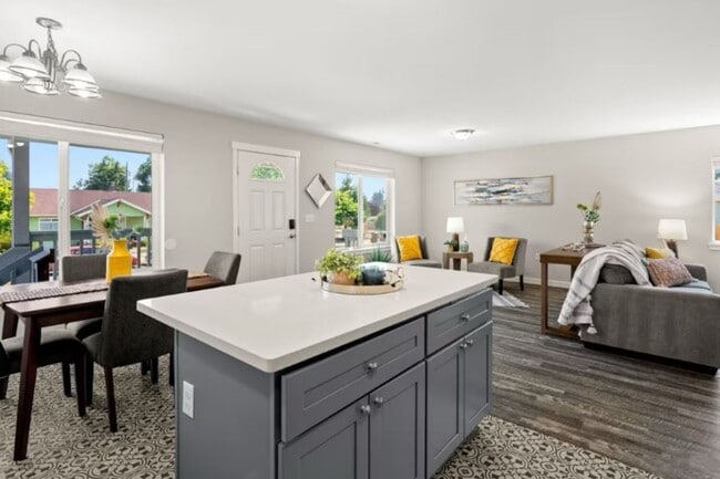 Building Photo - 6638 S Warner St