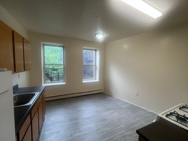 Building Photo - 9 Fabyan Pl