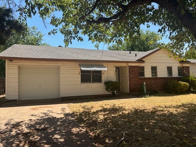 Building Photo - 2457 Marsalis Dr