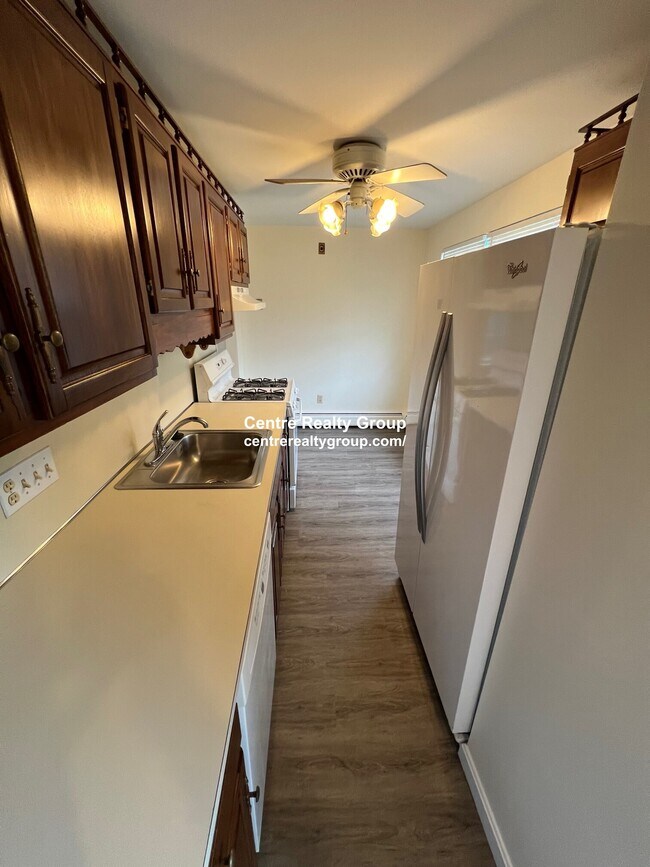 Building Photo - 28 Rustic St